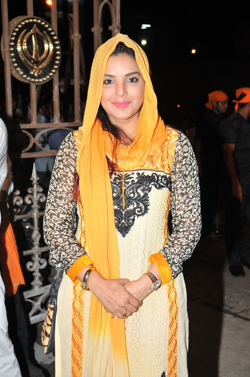 An ardent devotee of God, Gurpreet Kaur Chadha -President of Punjabi Global hosted a Mahaan Kirtan Darbaar by Bhai Sarabjit Singh (Hazoori Ragi-Darbar Sahib) at Gurdwara Sri Guru Singh Sabha. Singh Is Bling,Prabhu Deva,Tushaar Kapoor,Jeetendra,Shweta Khanduri,Ajaz khan,Niharicka Raiszada,Ankit Gera,Mansi Pritam,Ashvini Yardi,Gurdwara Sri Guru Singh Sabha,Sri Guru Singh Sabha
