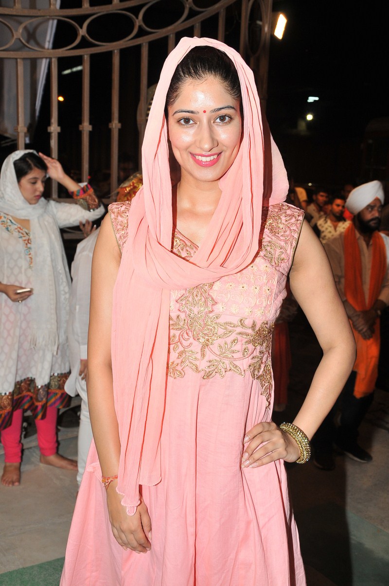 An ardent devotee of God, Gurpreet Kaur Chadha -President of Punjabi Global hosted a Mahaan Kirtan Darbaar by Bhai Sarabjit Singh (Hazoori Ragi-Darbar Sahib) at Gurdwara Sri Guru Singh Sabha. Singh Is Bling,Prabhu Deva,Tushaar Kapoor,Jeetendra,Shweta Khanduri,Ajaz khan,Niharicka Raiszada,Ankit Gera,Mansi Pritam,Ashvini Yardi,Gurdwara Sri Guru Singh Sabha,Sri Guru Singh Sabha