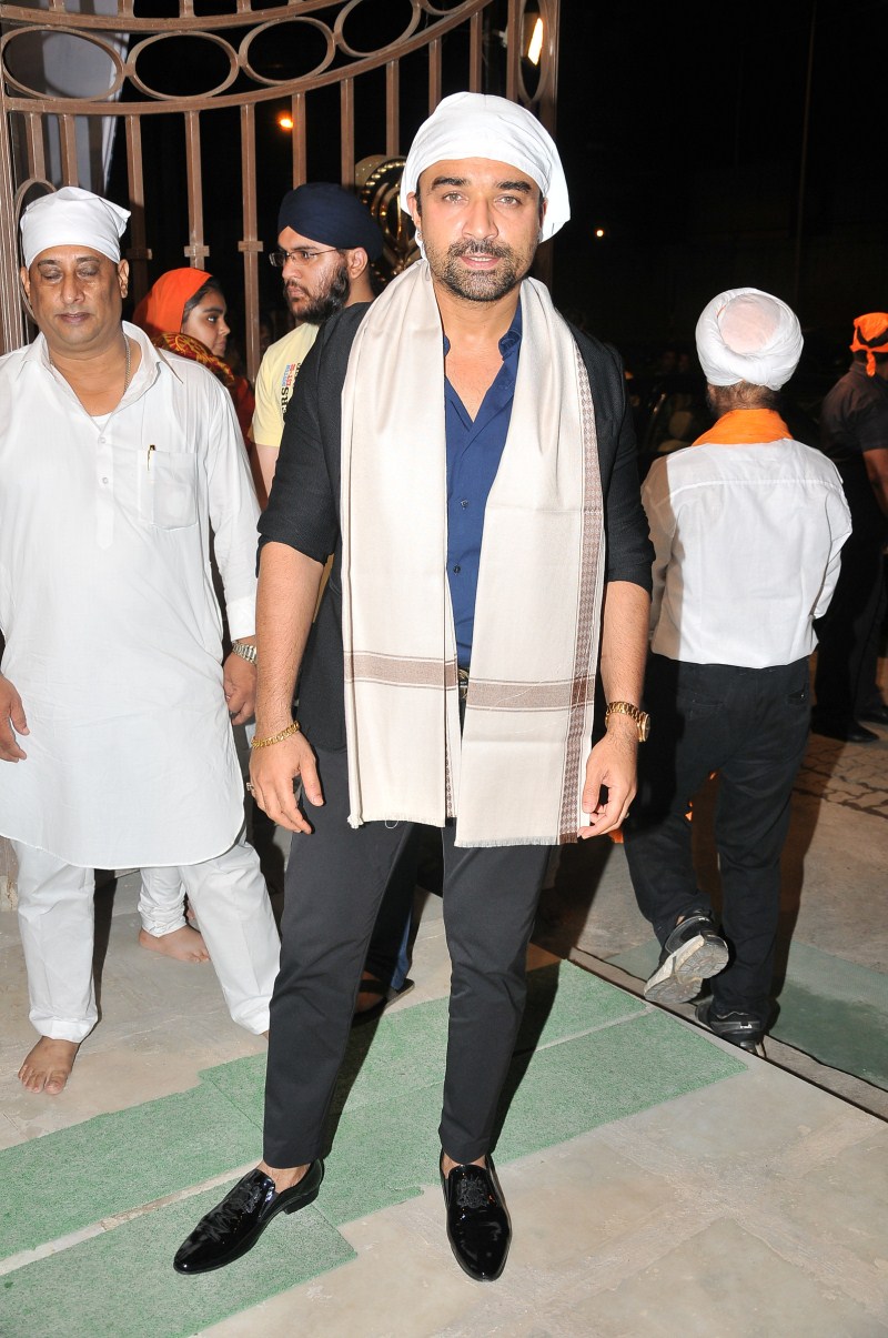 An ardent devotee of God, Gurpreet Kaur Chadha -President of Punjabi Global hosted a Mahaan Kirtan Darbaar by Bhai Sarabjit Singh (Hazoori Ragi-Darbar Sahib) at Gurdwara Sri Guru Singh Sabha. Singh Is Bling,Prabhu Deva,Tushaar Kapoor,Jeetendra,Shweta Khanduri,Ajaz khan,Niharicka Raiszada,Ankit Gera,Mansi Pritam,Ashvini Yardi,Gurdwara Sri Guru Singh Sabha,Sri Guru Singh Sabha