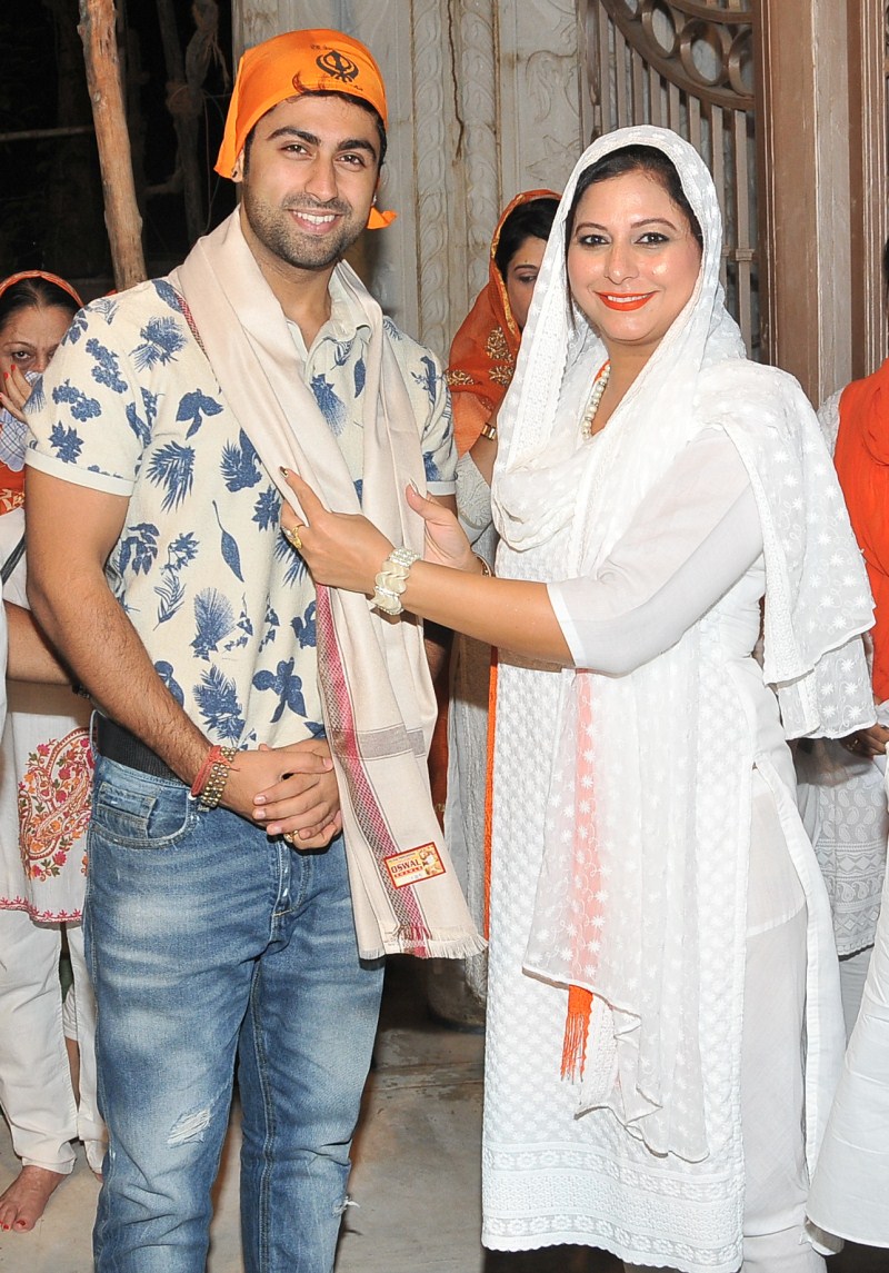 An ardent devotee of God, Gurpreet Kaur Chadha -President of Punjabi Global hosted a Mahaan Kirtan Darbaar by Bhai Sarabjit Singh (Hazoori Ragi-Darbar Sahib) at Gurdwara Sri Guru Singh Sabha. Singh Is Bling,Prabhu Deva,Tushaar Kapoor,Jeetendra,Shweta Khanduri,Ajaz khan,Niharicka Raiszada,Ankit Gera,Mansi Pritam,Ashvini Yardi,Gurdwara Sri Guru Singh Sabha,Sri Guru Singh Sabha