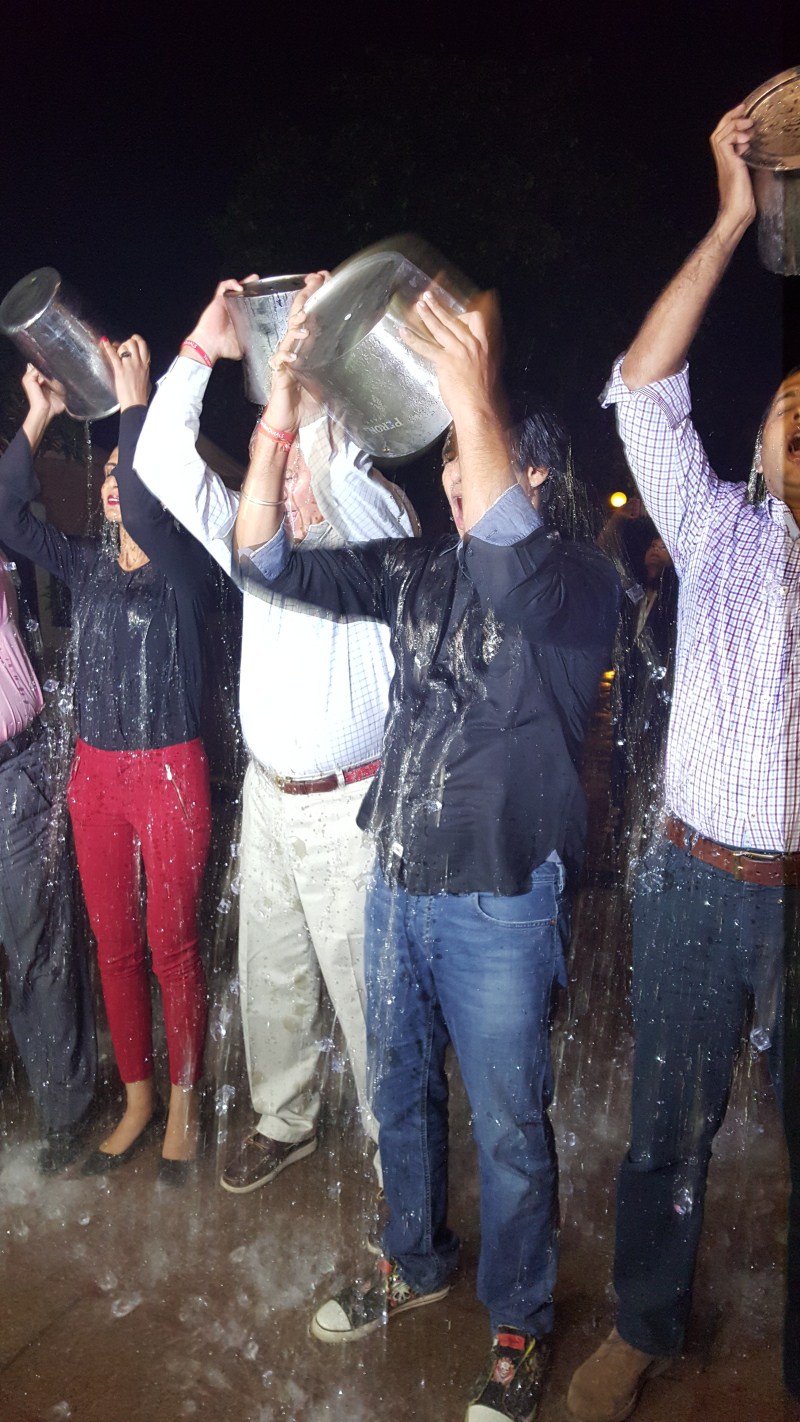 Actor Vivek Oberoi has taken up the ALS Ice Bucket Challenge at an event held in a suburban five star hotel in Mumbai. Vivek Oberoi,ALS Ice Bucket Challenge,Ice Bucket Challenge,Vivek Oberoi takes up the ALS Ice Bucket Challenge,suburban five star hotel,Ice Bucket,actor Vivek Oberoi,Vivek Oberoi latest pics,Vivek Oberoi latest images,Vivek Oberoi latest photos,Vivek Obero