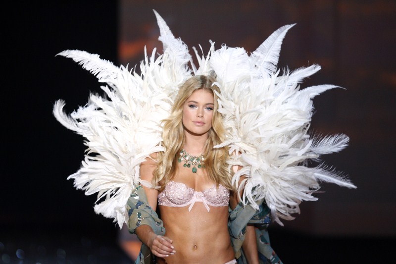 Here are top 10 fashion's richest catwalk queens, as per the latest rankings from Forbes. World's Highest Paid Models,Highest Paid Models,Highest Paid Models 2015,World's Highest Paid Models 2015,Kendall Jenner,Gisele Bundchen,Cara Delevingne,Adriana Lima,Doutzen Kroes,Natalia Vodianova,Miranda Kerr,Joan Smalls,Forbes