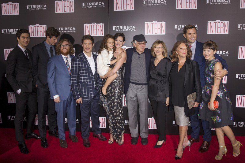 The Intern Premiere Show was held in New York and cast members Anne Hathaway, Robert De Niro and Singer Mariah Carey graced the event. The Intern Premiere Show,The Intern,Anne Hathaway,Robert De Niro,Premiere Show,hollywood movie The Intern,Singer Mariah Carey,Mariah Carey