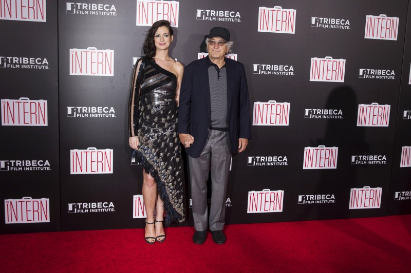 The Intern Premiere Show was held in New York and cast members Anne Hathaway, Robert De Niro and Singer Mariah Carey graced the event. The Intern Premiere Show,The Intern,Anne Hathaway,Robert De Niro,Premiere Show,hollywood movie The Intern,Singer Mariah Carey,Mariah Carey