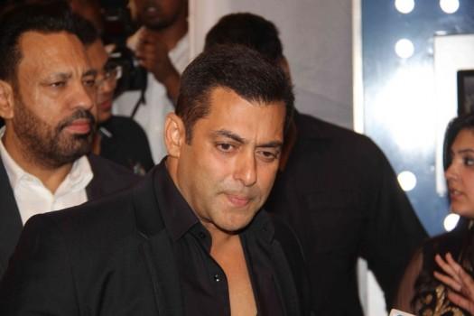 Bollywood Actor Salman Khan, Hrithik Roshan, Ranbir Kapoor, Deepika Padukone, Athiya Shetty, Tiger Shroff, Kriti Sanon, Amy Jackson and others attended the Suron Ke Rang red carpet event.