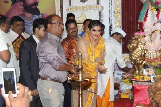 Actress Raveena Tandon unveiled world's biggest Besan Ladoo at Andheri Cha Raja Mumbai on 23 September.