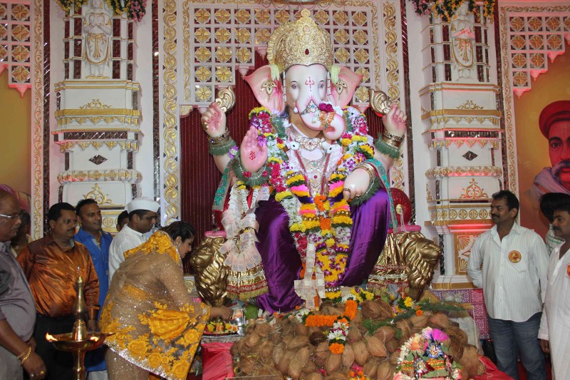 Actress Raveena Tandon unveiled world's biggest Besan Ladoo at Andheri Cha Raja Mumbai on 23 September. Raveena Tandon,actress Raveena Tandon,Raveena Tandon unveils world's biggest Besan Ladoo,world's biggest Besan Ladoo,biggest Besan Ladoo,Besan Ladoo,Raveena Tandon latest pics,Raveena Tandon latest images,Raveena Tandon latest photos,Raveena Tan