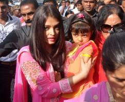 Aishwarya Rai,Aishwarya Rai Bachchan,Aaradhya,Aishwarya Rai Bachchan,daughter Aaradhya at Siddhivinayak temple,Aishwarya Rai and Aaradhya at Siddhivinayak temple,Aishwarya Rai at Siddhivinayak temple,Aaradhya at Siddhivinayak temple,Siddhivinayak temple