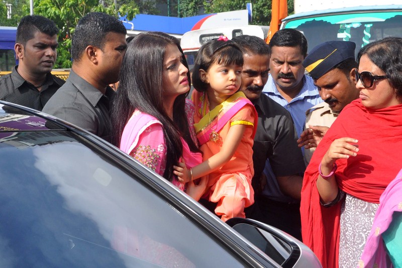 Bollywood Actress Aishwarya Rai Bachchan and her daughter Aaradhya Bachchan visited popular Siddhivinayak temple in Mumbai. Aishwarya Rai,Aishwarya Rai Bachchan,Aaradhya,Aishwarya Rai Bachchan,daughter Aaradhya at Siddhivinayak temple,Aishwarya Rai and Aaradhya at Siddhivinayak temple,Aishwarya Rai at Siddhivinayak temple,Aaradhya at Siddhivinayak temple,Siddhivinayak temple