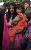 Aishwarya Rai,Aishwarya Rai Bachchan,Aaradhya,Aishwarya Rai Bachchan,daughter Aaradhya at Siddhivinayak temple,Aishwarya Rai and Aaradhya at Siddhivinayak temple,Aishwarya Rai at Siddhivinayak temple,Aaradhya at Siddhivinayak temple,Siddhivinayak temple