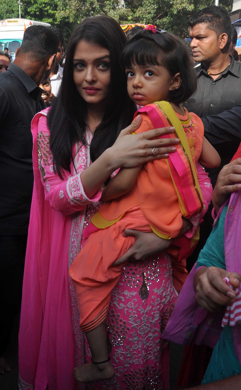 Bollywood Actress Aishwarya Rai Bachchan and her daughter Aaradhya Bachchan visited popular Siddhivinayak temple in Mumbai. Aishwarya Rai,Aishwarya Rai Bachchan,Aaradhya,Aishwarya Rai Bachchan,daughter Aaradhya at Siddhivinayak temple,Aishwarya Rai and Aaradhya at Siddhivinayak temple,Aishwarya Rai at Siddhivinayak temple,Aaradhya at Siddhivinayak temple,Siddhivinayak temple
