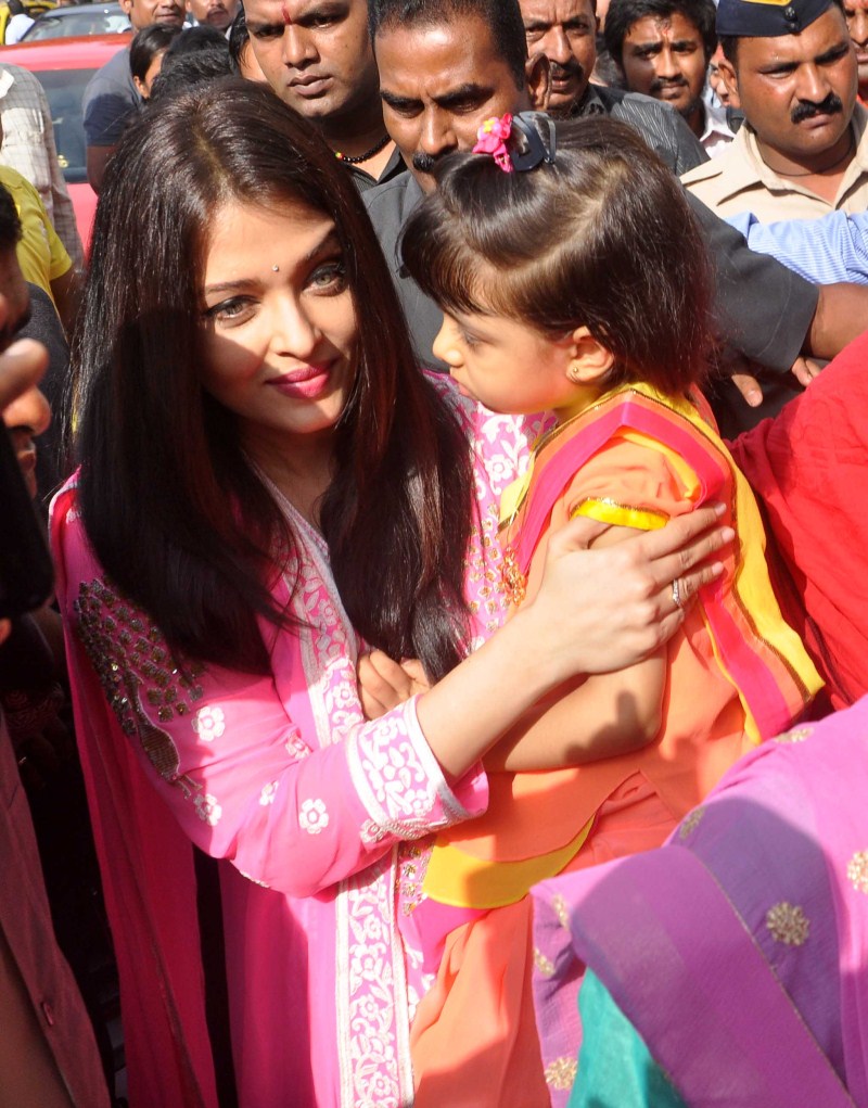 Bollywood Actress Aishwarya Rai Bachchan and her daughter Aaradhya Bachchan visited popular Siddhivinayak temple in Mumbai. Aishwarya Rai,Aishwarya Rai Bachchan,Aaradhya,Aishwarya Rai Bachchan,daughter Aaradhya at Siddhivinayak temple,Aishwarya Rai and Aaradhya at Siddhivinayak temple,Aishwarya Rai at Siddhivinayak temple,Aaradhya at Siddhivinayak temple,Siddhivinayak temple