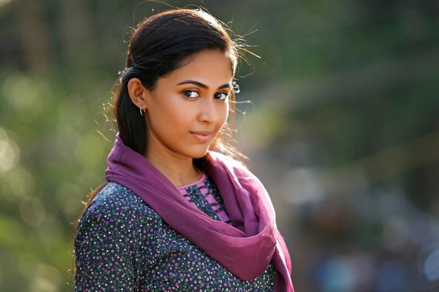 Actress Aparna Vinod made her debut as an actress in National Film Award winner Priyanandanan's 'Njan Ninnodu Koodeyundu' in 2014. Aparna Vinod,Aparna Vinod photos,Aparna Vinod pictures,Aparna Vinod kohinoor,kohinoor malayalam movie,kohinoor movie actress,kohinoor actress photos,kohinoor actress name,aparna vinod controversy,priyanandanan,Njan Ninnodu Koodeyundu