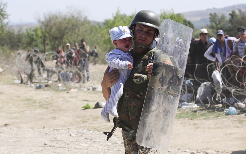Here are some of the best moments during the ongoing refugee crisis that restored our faith in humanity. Humanity,Moments of Humanity,Best moments of humanity,Heartwarming,Moments That Restored Our Faith In Humanity,Syrian refugee,refugee,migrant