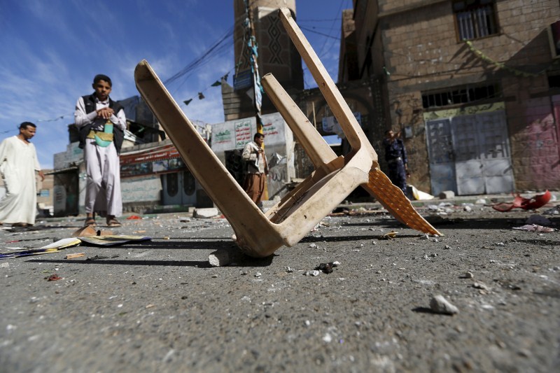 At least 15 people were killed on Thursday after a large explosion triggered by two suicide bombers rocked a mosque in Yemen's capital Sanaa during Eid al-Adha prayers. Yemen Mosque Explosion,Yemen Mosque,Twin Suicide Bombings,twin suicide attack,Twin Suicide Bombs,Yemen,Eid al-Adha,Eid al-Adha prayers,suicide bombers,mosque,mosque attack,al-Balili mosque