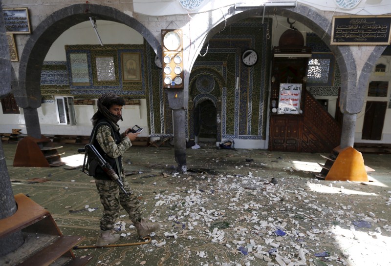 At least 15 people were killed on Thursday after a large explosion triggered by two suicide bombers rocked a mosque in Yemen's capital Sanaa during Eid al-Adha prayers. Yemen Mosque Explosion,Yemen Mosque,Twin Suicide Bombings,twin suicide attack,Twin Suicide Bombs,Yemen,Eid al-Adha,Eid al-Adha prayers,suicide bombers,mosque,mosque attack,al-Balili mosque