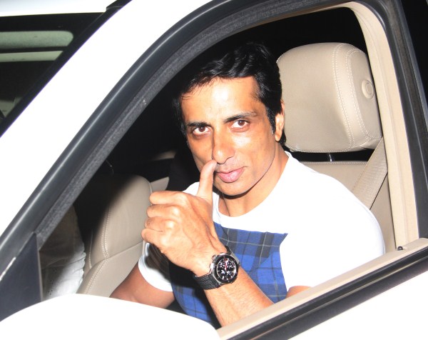 Ranveer Singh, Sonu Sood and others attend Kapil Sharma's debut film Kis Kisko Pyaar Karu special screening in Mumbai. Ranveer Singh,Kapil Sharma,Kis Kisko Pyaar Karoon special screening,Kis Kisko Pyaar Karoon,Kis Kisko Pyaar Karoon special screening pics,Kis Kisko Pyaar Karoon special screening images,Kis Kisko Pyaar Karoon special screening photos,Kis Kisko Pyaar Karoon