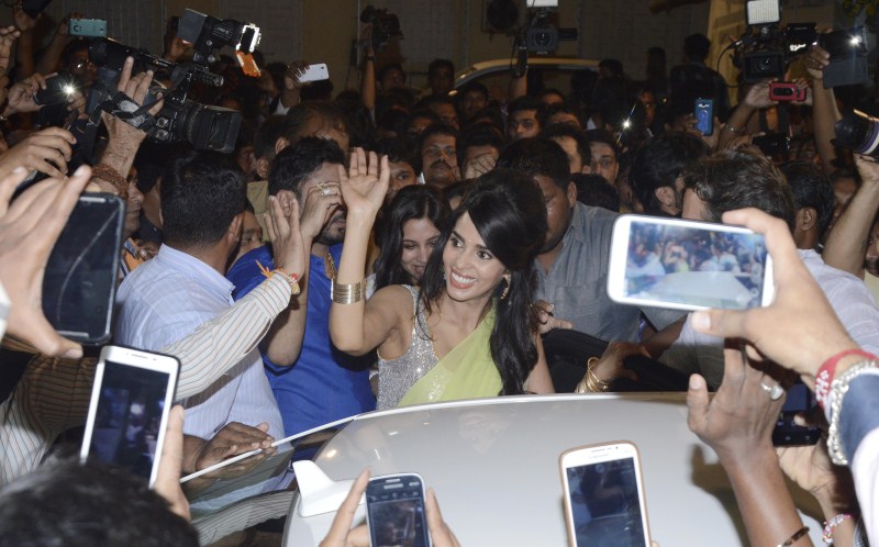 Bollywood actress Mallika Sherawat visits Ganpati Bappa of Ranjit Studio to seek Lord Ganeshas blessings. Mallika Sherawat,actress Mallika Sherawat,Mallika Sherawat visits Ganpati Bappa,Mallika Sherawat visits Ganpati Bappa of Ranjit Studio,Ganpati Bappa of Ranjit Studio,Ganpati Bappa,Ganpati celebration