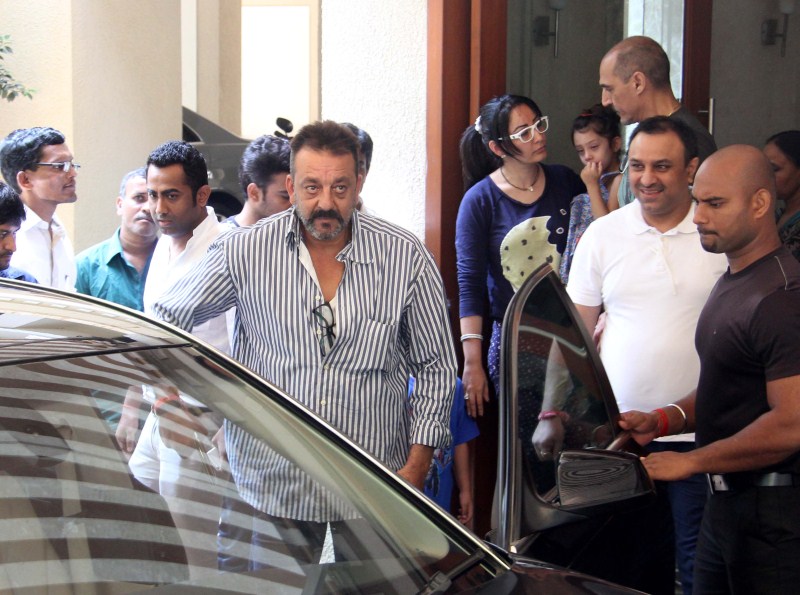 Bollywood actor Sanjay Dutt's 30 days parole term is over and the actor is again back to pune jail. Sanjay Dutt,Sanjay Dutt Leaves for Jail,sanjay dutt jail,sanjay dutt jail term,actor Sanjay Dutt