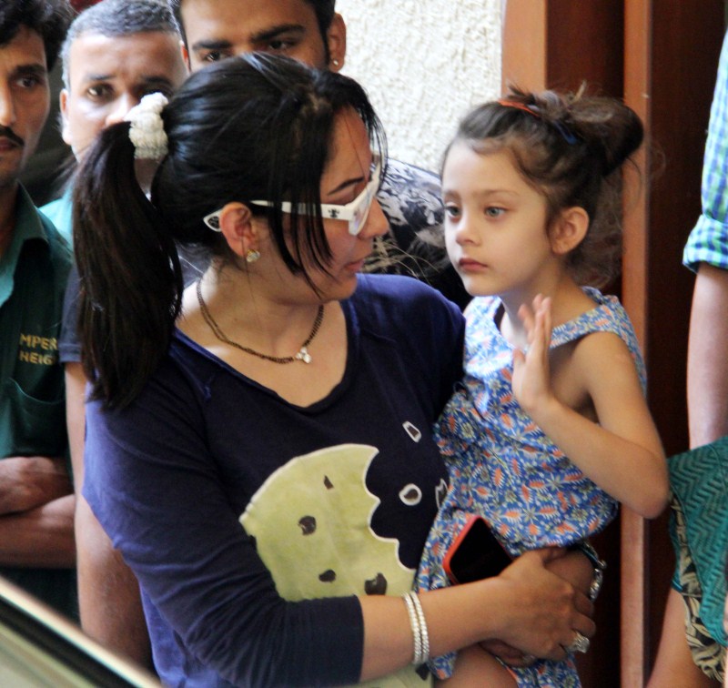 Bollywood actor Sanjay Dutt's 30 days parole term is over and the actor is again back to pune jail. Sanjay Dutt,Sanjay Dutt Leaves for Jail,sanjay dutt jail,sanjay dutt jail term,actor Sanjay Dutt