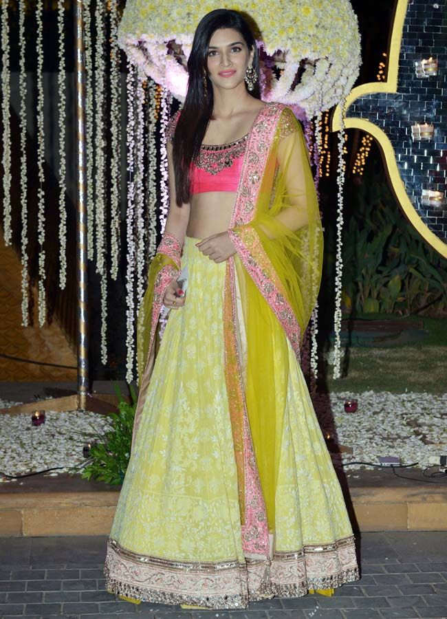 Kriti Sanon, Bollywood's most promising newbie has made a mark through her acting skills. The actress has made making appearances flaunting her many avatars. Kriti Sanon rocks,actress Kriti Sanon,Kriti Sanon rocks in different avatars,hot Kriti Sanon,Kriti Sanon photos,Kriti Sanon pictures,Kriti Sanon images,Kriti Sanon stills,Kriti Sanon in different avatars