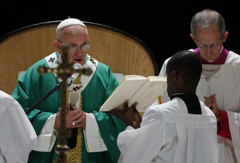 Pope Francis ended a busy day in New York by celebrating Mass before thousands at Madison Square Garden. Pope Francis,Pope Francis leads mass,Pope Francis leads mass at Madison Square Garden,Madison Square Garden,Pope Francis at Madison Square Garden