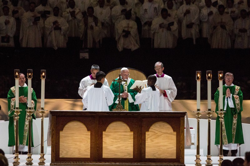 Pope Francis ended a busy day in New York by celebrating Mass before thousands at Madison Square Garden. Pope Francis,Pope Francis leads mass,Pope Francis leads mass at Madison Square Garden,Madison Square Garden,Pope Francis at Madison Square Garden