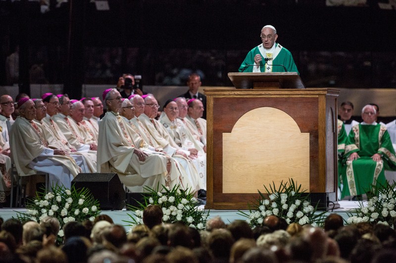 Pope Francis ended a busy day in New York by celebrating Mass before thousands at Madison Square Garden. Pope Francis,Pope Francis leads mass,Pope Francis leads mass at Madison Square Garden,Madison Square Garden,Pope Francis at Madison Square Garden