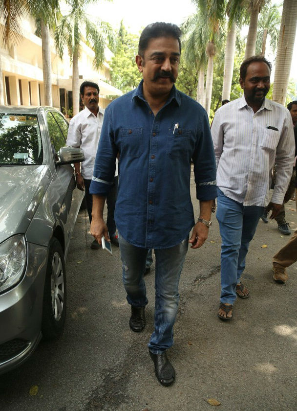 Cheekati Rajyam Trailer Launch held in Hyderbad. Cheekati Rajyam Trailer Launch,Cheekati Rajyam,Kamal Haasan,Cheekati Rajyam Trailer Launch pics,Cheekati Rajyam press meet,Cheekati Rajyam Trailer Launch images,Cheekati Rajyam Trailer Launch photos,Cheekati Rajyam Trailer Launch stills,Cheekati Rajyam T
