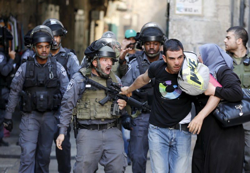 Israeli police and Palestinians clash at Jerusalem's al-Aqsa mosque, following weeks of unrest during a period of major Jewish and Muslim holidays. Clashes at Jerusalem,Jerusalem holy site,Jewish holiday starts,Israeli police,Israeli police and Palestinians clash,Palestinians,Jewish and Muslim holidays