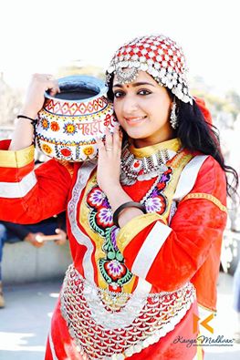Kavya Madhavan in Kashmiri outfit Kavya madhavan,anoop menon,kavya madhavan next film,she taxi,Saji surendran,Ansiba,shot in kshmir