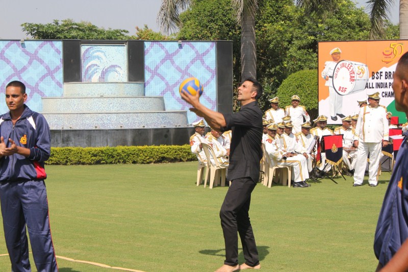 The team of Singh is Bliing was recently spotted in the capital city to promote their upcoming film Singh is Bliing. Akshay Kumar,Singh is Bliing,Singh is Bliing promotion,Singh is Bliing movie promotion,actor Akshay Kumar