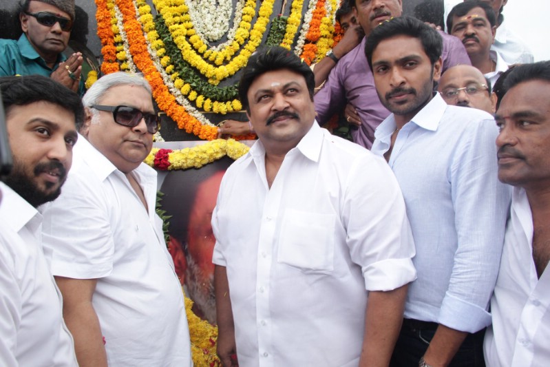 South Indian actor Prabhu and Vikram Prabhu at Shivaji Statue. Prabhu,Vikram Prabhu,Shivaji statue,Shivaji,Shivaji birthday,Shivaji birthday celebration,Shivaji birthday pics