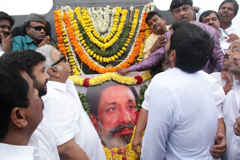 South Indian actor Prabhu and Vikram Prabhu at Shivaji Statue. Prabhu,Vikram Prabhu,Shivaji statue,Shivaji,Shivaji birthday,Shivaji birthday celebration,Shivaji birthday pics