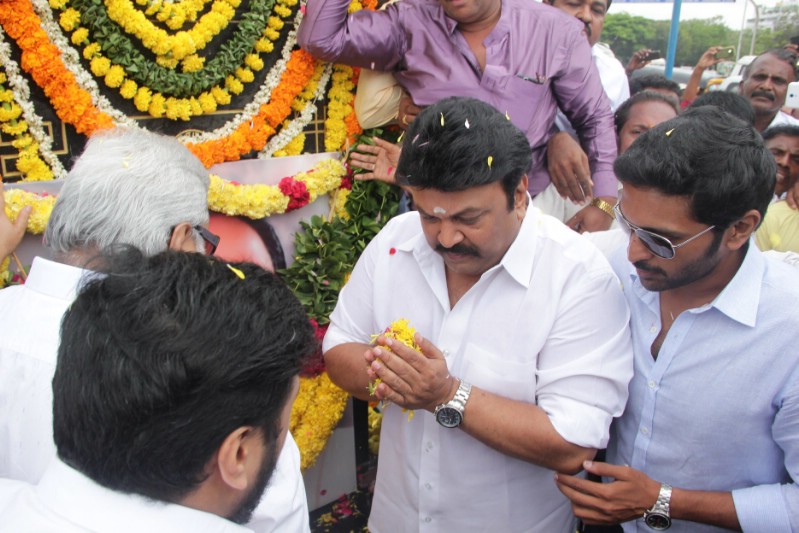 South Indian actor Prabhu and Vikram Prabhu at Shivaji Statue. Prabhu,Vikram Prabhu,Shivaji statue,Shivaji,Shivaji birthday,Shivaji birthday celebration,Shivaji birthday pics