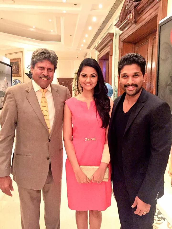 South Indian superstar Allu Arjun and his wife met Cricket legend Kapil Dev. Allu arjun,Allu Arjun Meets Kapil Dev,kapil dev