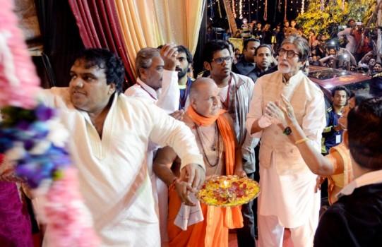 Bollywood actor  Amitabh Bachchan recently visited Mankeshwar Mandal's Lord Ganpati Pandal and Rajesh Yadav's (Managing Director and Chief Financial Officer of AB Corp Limited) House at Byculla.