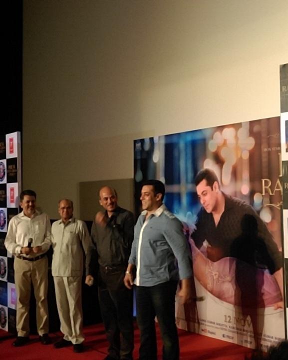 Bollywood actor Salman Khan and Sonam Kapoor at Prem Ratan Dhan Payo Trailer Launch. Prem Ratan Dhan Payo,Salman Khan,Sonam Kapoor,Prem Ratan Dhan Payo Trailer Launch,Prem Ratan Dhan Payo Trailer,Salman Khan and Sonam Kapoor,Prem Ratan Dhan Payo Trailer Launch pics,Prem Ratan Dhan Payo Trailer Launch images,Prem Ratan Dhan Payo Trailer La