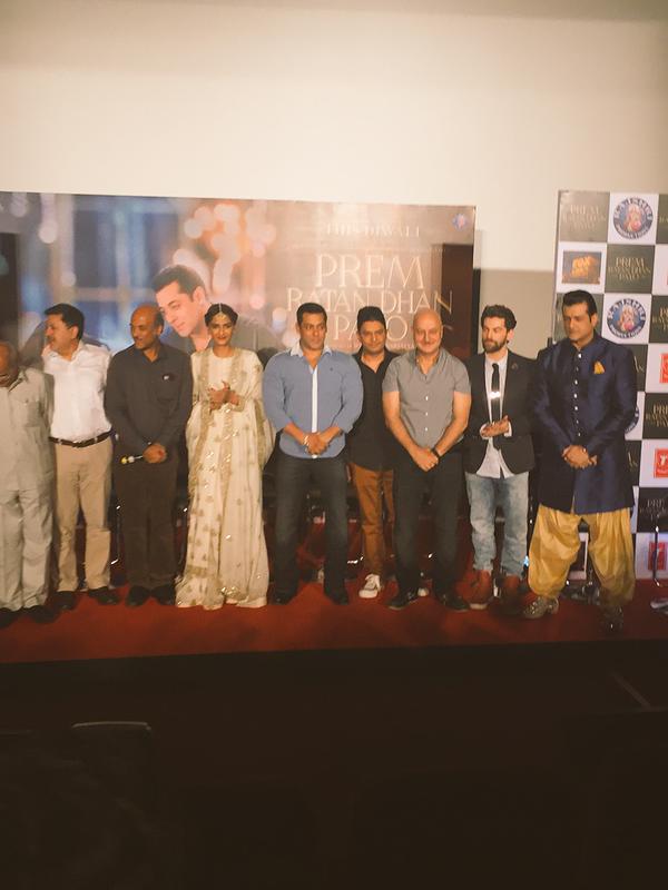 Bollywood actor Salman Khan and Sonam Kapoor at Prem Ratan Dhan Payo Trailer Launch. Prem Ratan Dhan Payo,Salman Khan,Sonam Kapoor,Prem Ratan Dhan Payo Trailer Launch,Prem Ratan Dhan Payo Trailer,Salman Khan and Sonam Kapoor,Prem Ratan Dhan Payo Trailer Launch pics,Prem Ratan Dhan Payo Trailer Launch images,Prem Ratan Dhan Payo Trailer La