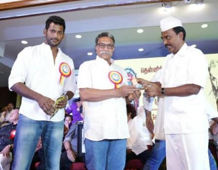 South indian actor Vishal, Sathyaraj, Vadivelu, Santhanam and others attend Pandavar Ani press meet.