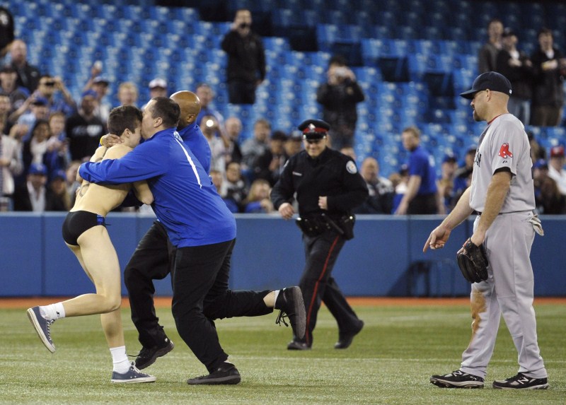 Here are Top 10 Craziest Pitch Invaders. Craziest Pitch Invaders,Pitch Invaders,funny Pitch Invaders,Pitch Invaders during football,funny,funny peoples,crazy peoples