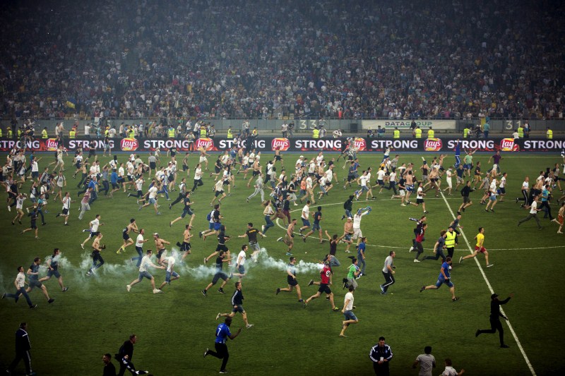 Here are Top 10 Craziest Pitch Invaders. Craziest Pitch Invaders,Pitch Invaders,funny Pitch Invaders,Pitch Invaders during football,funny,funny peoples,crazy peoples