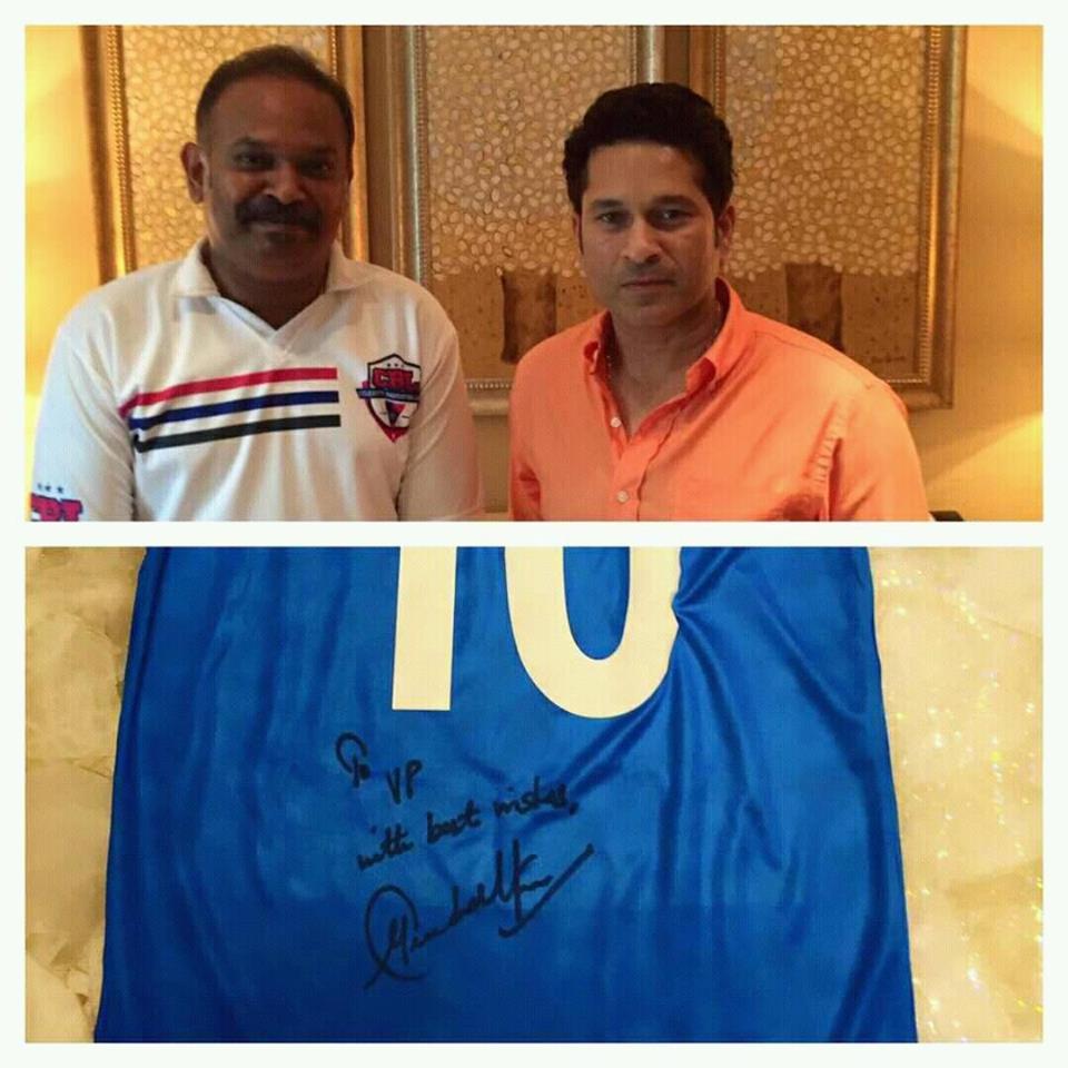 South Indian Director Venkat Prabhu meets Sachin Tendulkar. Venkat Prabhu meets Sachin Tendulkar,Sachin Tendulkar,Venkat Prabhu,Sachin,Sachin meets Venkat Prabhu