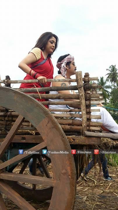 Soggade Chinni Nayana is a family drama Telugu film directed by debutante director Kalyan Krishna and jointly produced by Nagarjuna and Ram Mohan P. The film features Nagarjuna in a dual role while Ramya Krishnan and Lavanya Tripathi would be seen as the female leads. Nagarjuna,Ramya Krishnan,Nagarjuna and Ramya Krishnan,Soggade Chinni Nayana,telugu movie Soggade Chinni Nayana,Soggade Chinni Nayana movie stills,Soggade Chinni Nayana movie pics,Soggade Chinni Nayana movie images,Soggade Chinni Nayana movie photos,Soggad