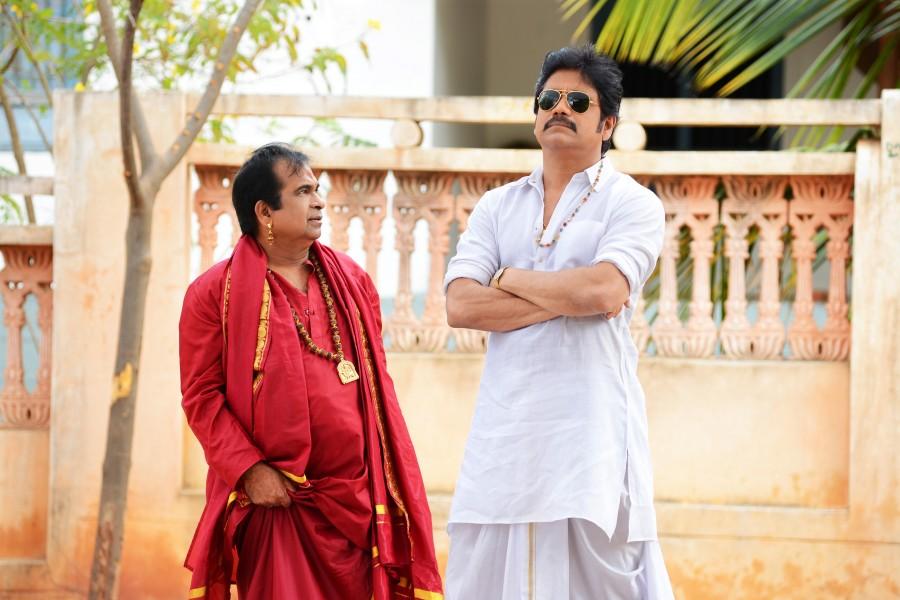 Soggade Chinni Nayana is a family drama Telugu film directed by debutante director Kalyan Krishna and jointly produced by Nagarjuna and Ram Mohan P. The film features Nagarjuna in a dual role while Ramya Krishnan and Lavanya Tripathi would be seen as the female leads. Nagarjuna,Ramya Krishnan,Nagarjuna and Ramya Krishnan,Soggade Chinni Nayana,telugu movie Soggade Chinni Nayana,Soggade Chinni Nayana movie stills,Soggade Chinni Nayana movie pics,Soggade Chinni Nayana movie images,Soggade Chinni Nayana movie photos,Soggad