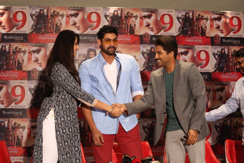 The press meet of Telugu movie Rudramadevi was held at Avasa Hotels in Hyderabad on 4 October. Actress Anushka Shetty, Actor Allu Arjun, Rana Daggubati and Director Gunasekhar graced the event. Rudhramadevi Press Meet,Rudhramadevi,Anushka Shetty,Allu Arjun,Rana Daggubati,Rudramadevi Release Date Press Meet