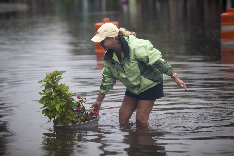Torrential rains leave at least eight dead in South Carolina. Heavy Rain and Flooding in South Carolina,Flooding in South Carolina,Heavy Rain in South Carolina,South Carolina,Torrential rains,heavy rain