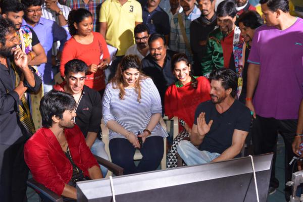 Bollywood actor Shah Rukh Khan with Ram Charan on the sets of 'Bruce Lee - The Fighter'. Shah Rukh Khan,Shahrukh Khan,Ram Charan,Shah Rukh Khan meets Ram Charan,Bruce Lee - The Fighter,Bruce Lee