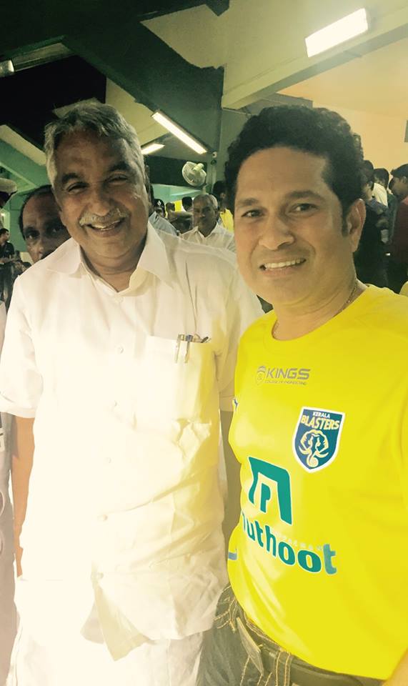 Sachin Tendulkar is seen with Malayalam celebs Kunchacko Boban, singer Nikhil and Indrajith Sukumaran at the Jawaharlal Nehru Stadium Sachin tendulkar,sachin tendulkar with malayalam celebs,sachin tendulkar kerala blasters,kerala blasters match,Indian Super League 2015,ISL 2015
