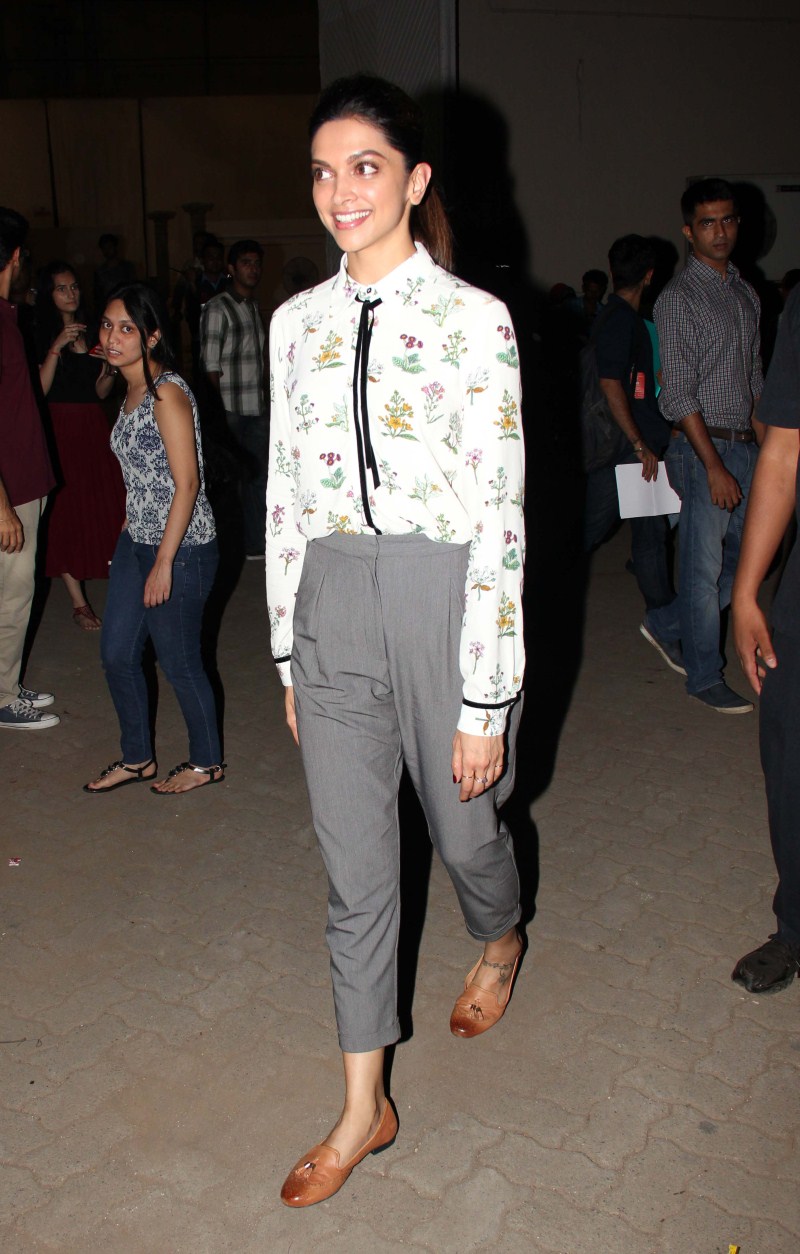 Bollywood actor Deepika Padukone, Shraddha Kapoor and film director Imtiaz Ali snapped at Mehboob Studio. Deepika Padukone,Shraddha Kapoor,Imtiaz Ali,Deepika Padukone snapped at Mehboob Studio,Shraddha Kapoor snapped at Mehboob Studio,Imtiaz Ali snapped at Mehboob Studio,Mehboob Studio,celebs at Mehboob Studio